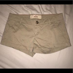 HOLLISTER KHAKI SHORTS SIZE 0